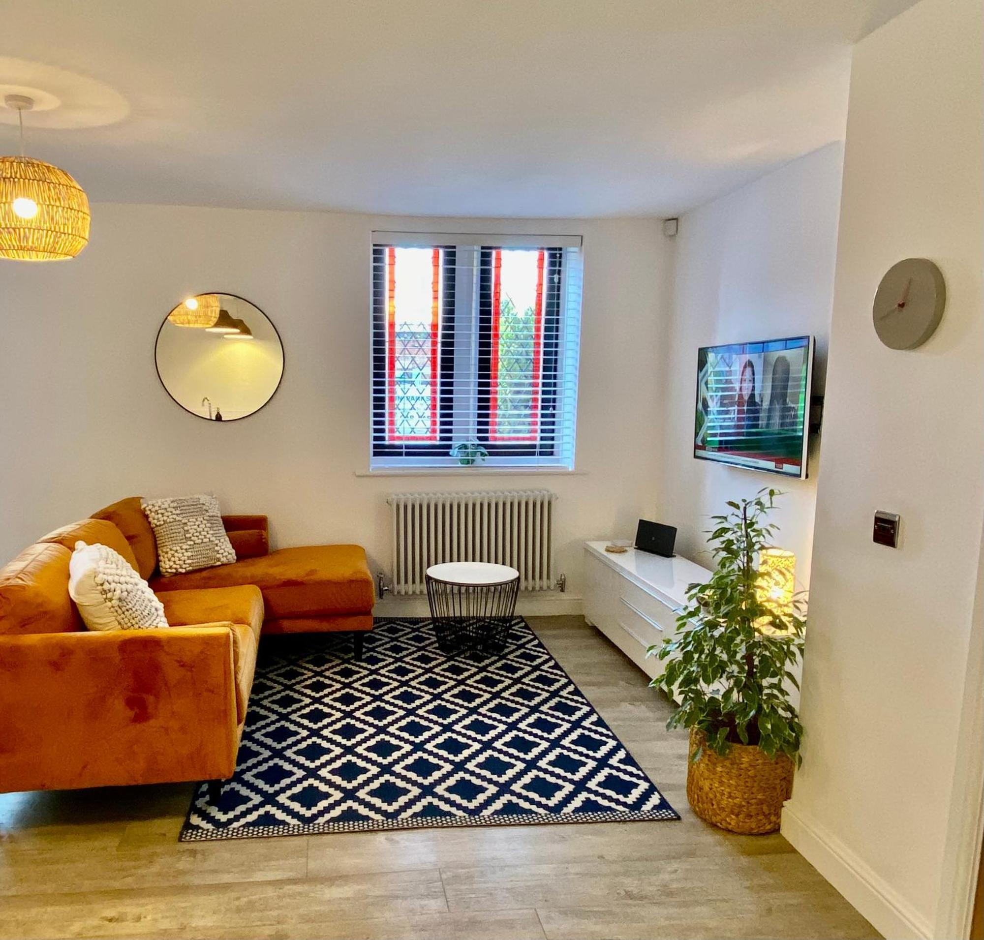 Boutique Chapel Apartment Within City Walls Chester Exterior photo