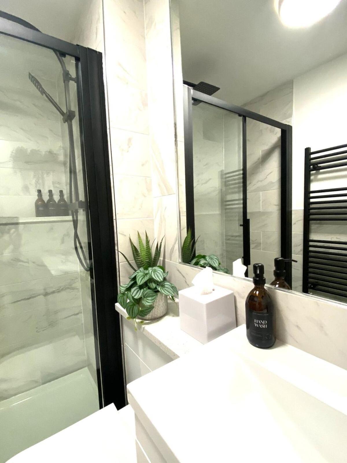 Boutique Chapel Apartment Within City Walls Chester Exterior photo