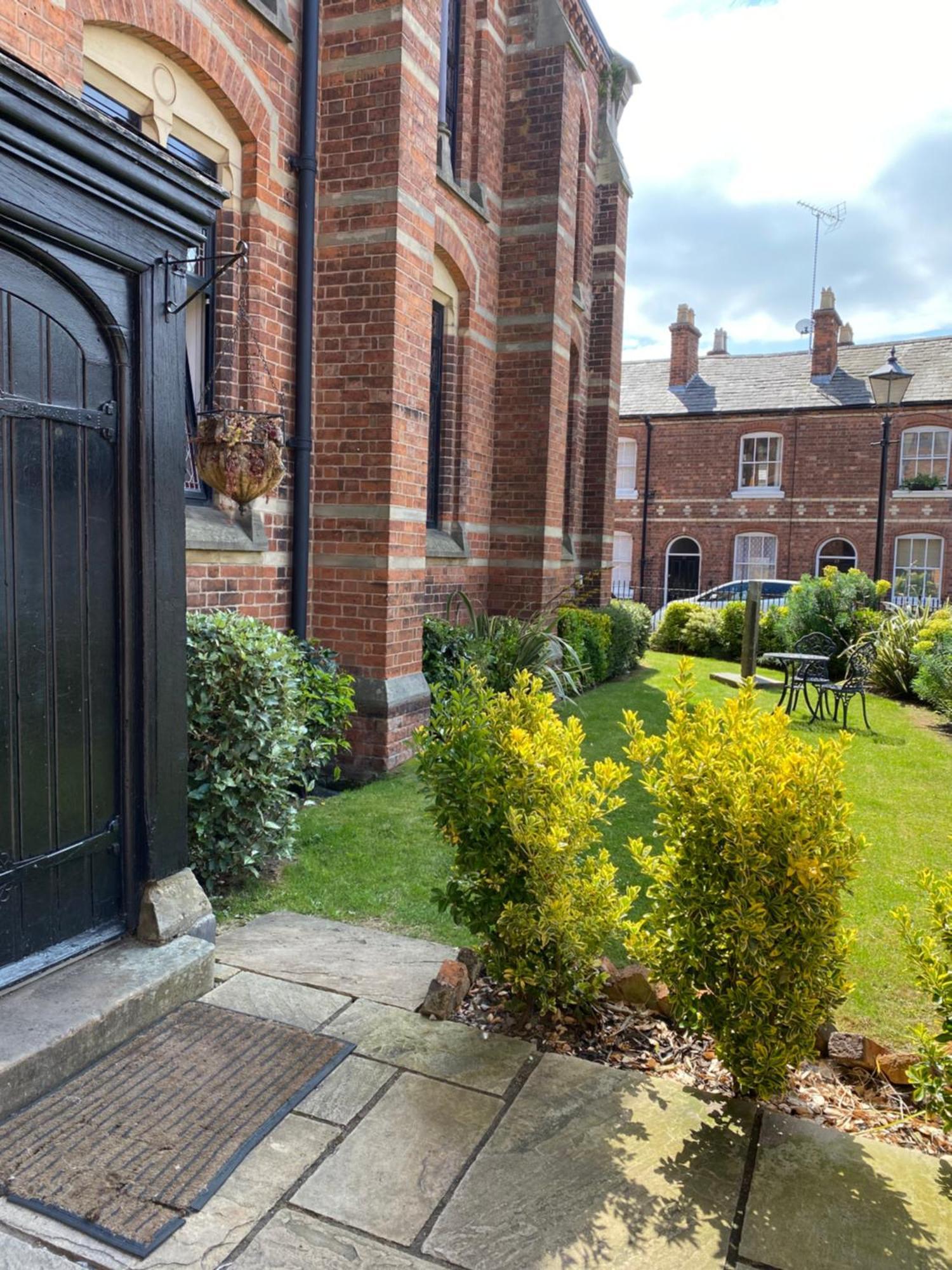 Boutique Chapel Apartment Within City Walls Chester Exterior photo